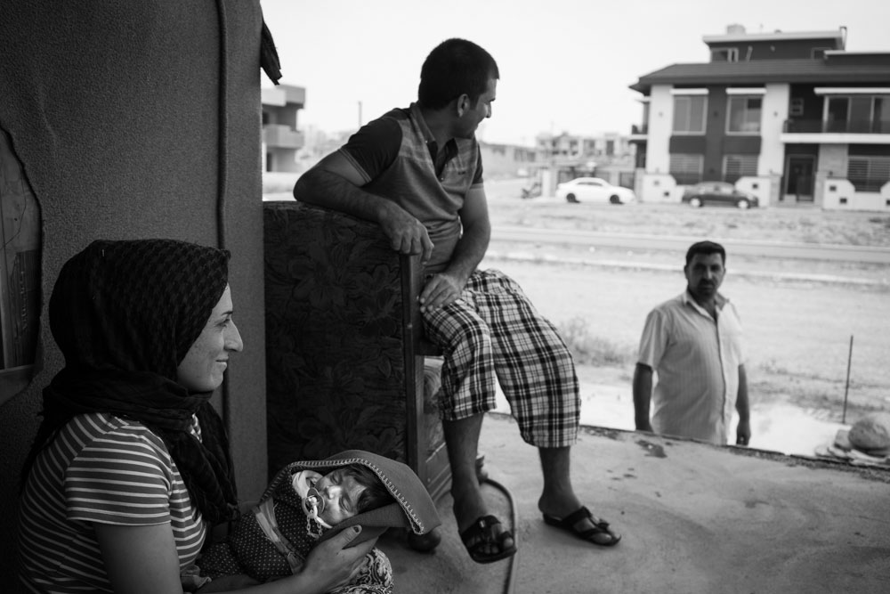  تصوير الكساندر افونسو - نازحون ايزديون لا يملكون شيئا لكنهم يهبون كل شيء 